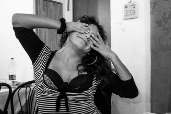 Veronica in a Peruvian restaurant of Via Padova: “Society judges us badly but we are like that, we are trans. One says that God created mankind and created them male and female. But what happens when you are born feeling this way?” 